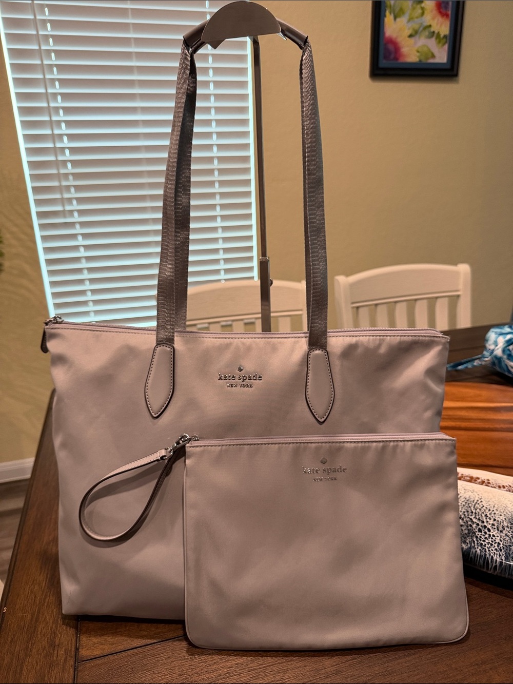 kate spade Gray Tote with Matching Large Wristlet/Pouch EUC